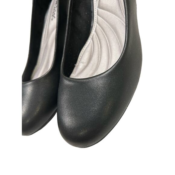 Easy Street Women's Proper Dress Pump - Size 6.5 W Classic and Comfortable Heels - Picture 3 of 8